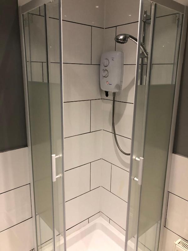 Economy Triple Room with Shared Bathroom image 2