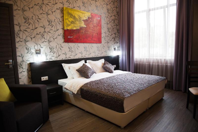 Deluxe King Room image 1