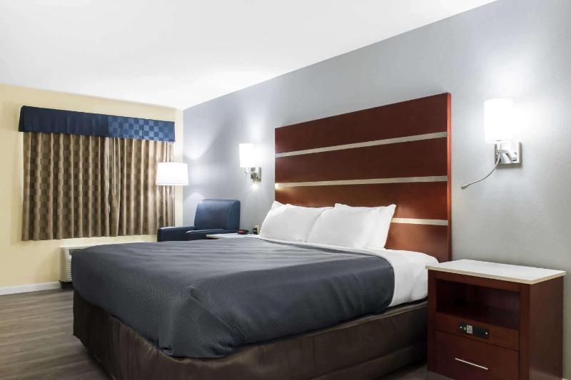 King Room - Non-Smoking image 3