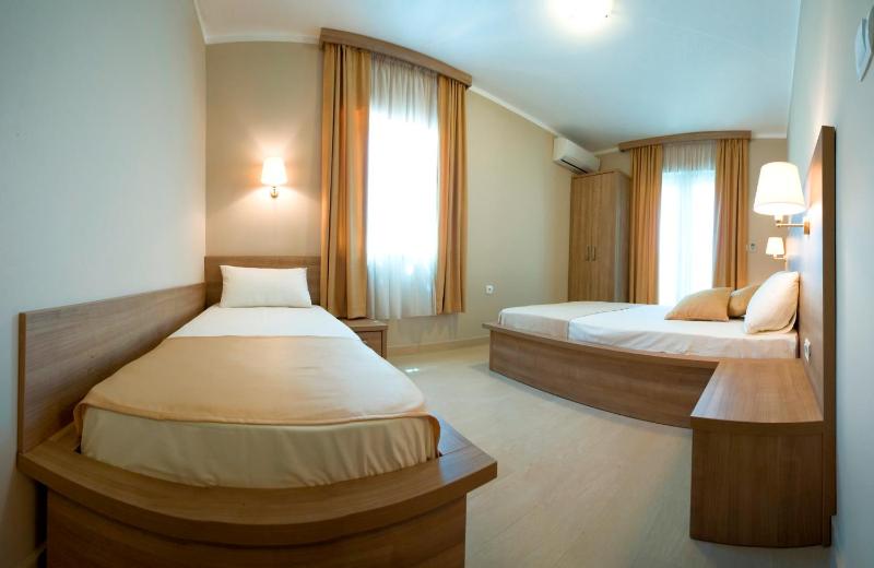 One-Bedroom Apartment with Partial Sea View image 4