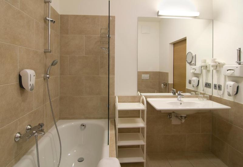 Double or Twin Room without Balcony image 3