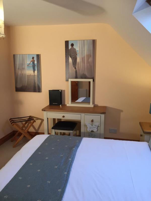 Standard Queen Room image 2