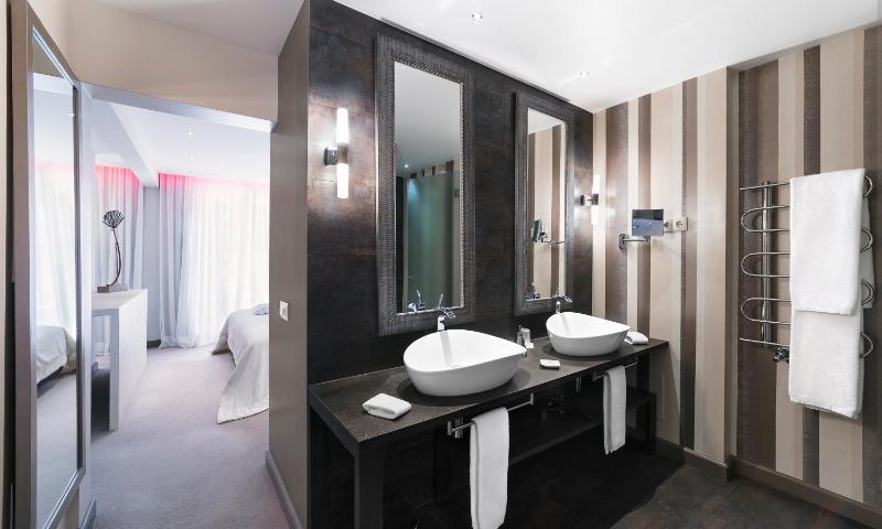 Deluxe Suite image 1