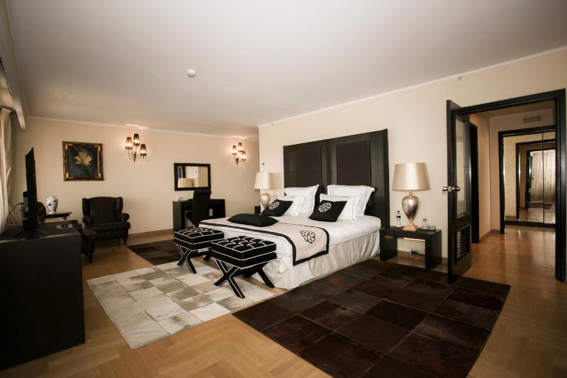 Vice-Presidential Suite image 3