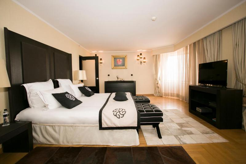Vice-Presidential Suite image 4