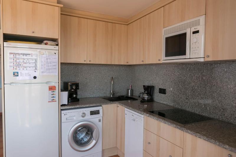 2 bedroom apartment in Begur center. Sea views terrace and pool Ref:H09 - image 8