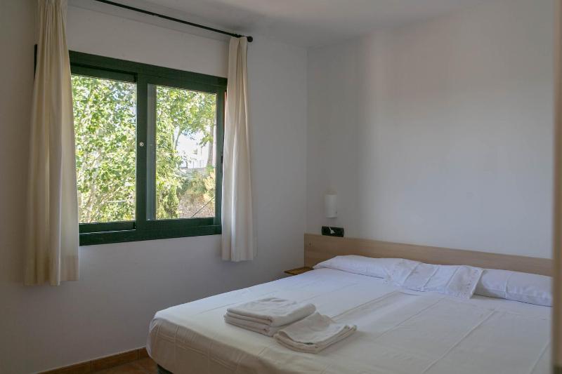 2 bedroom apartment in Begur center. Sea views terrace and pool Ref:H09 - image 11