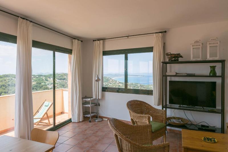 2 bedroom apartment in Begur center. Sea views terrace and pool Ref:H09 - image 21