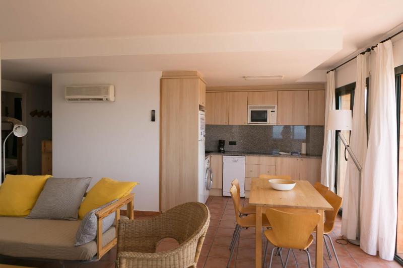 2 bedroom apartment in Begur center. Sea views terrace and pool Ref:H09 - image 14
