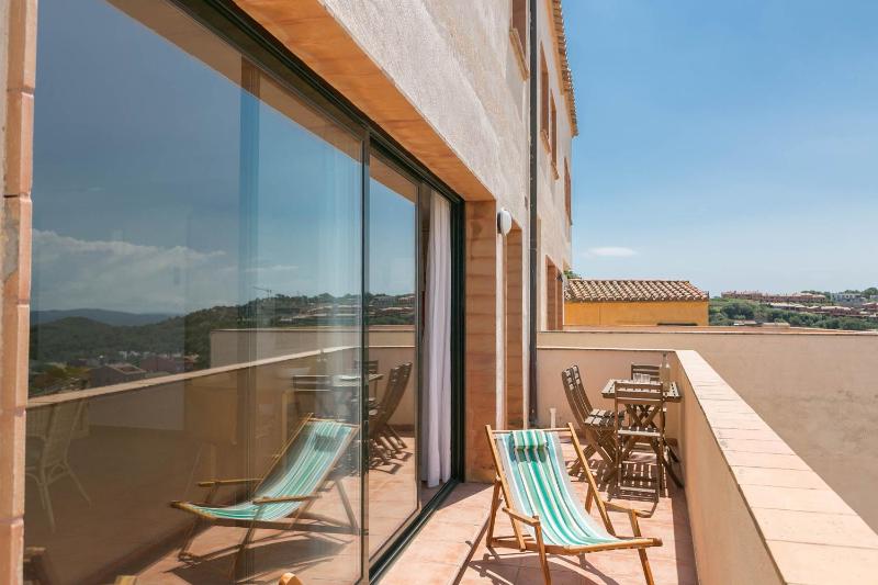 2 bedroom apartment in Begur center. Sea views terrace and pool Ref:H09 - image 7