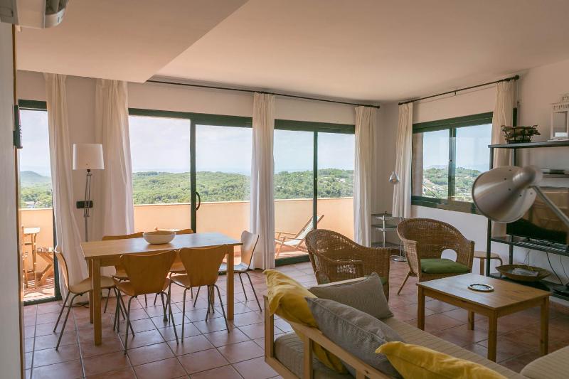 2 bedroom apartment in Begur center. Sea views terrace and pool Ref:H09 - image 10