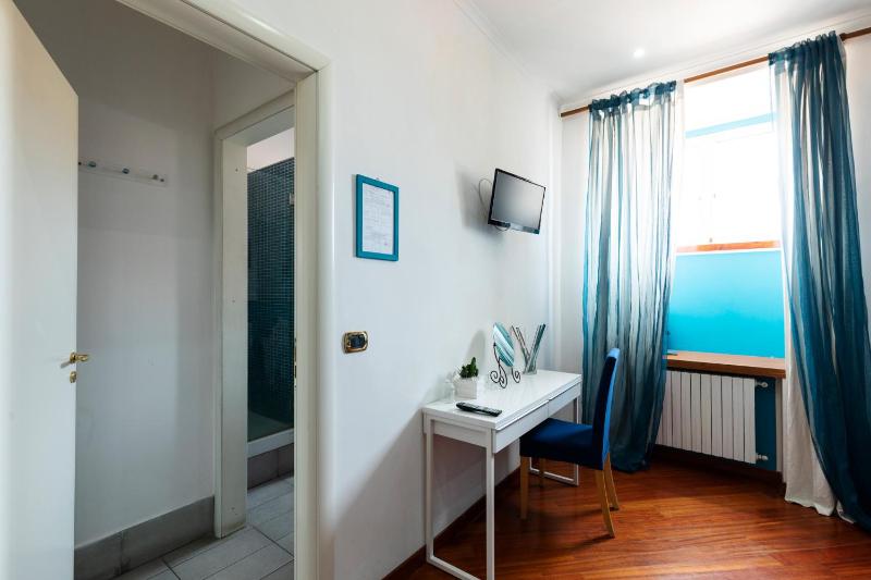 Standard Triple Room image 3