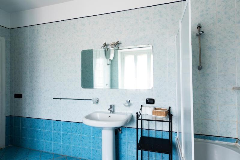 One-Bedroom Apartment image 4