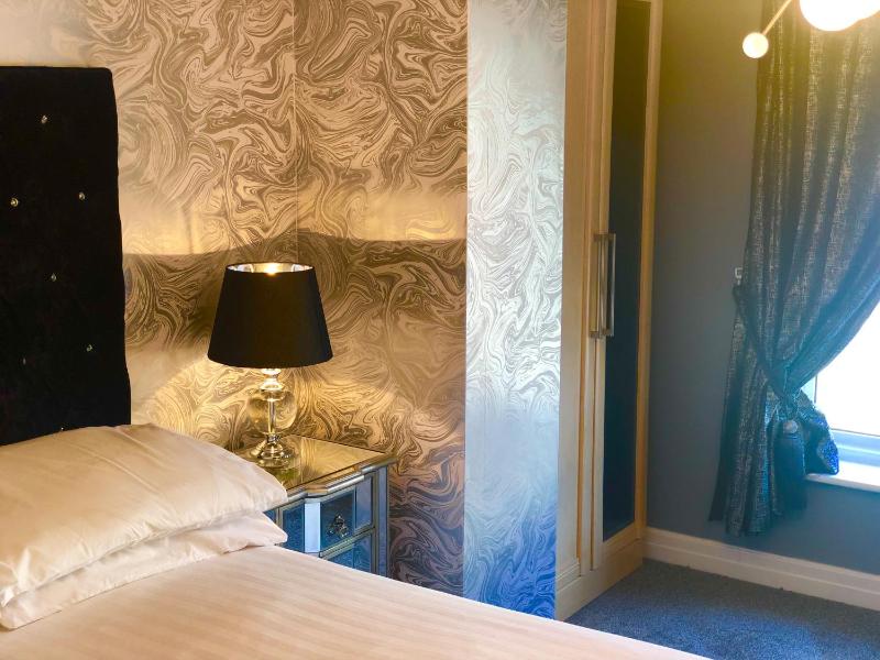 Double Room image 2