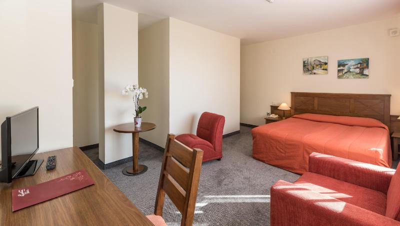 Double Room with Extra Bed image 2