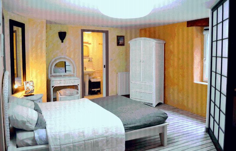 Double Room with Spa Bath image 1