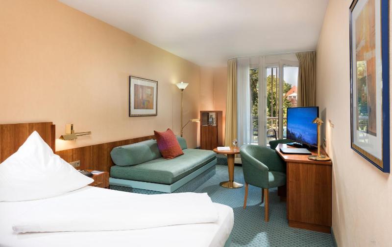 Business Single Room image 3