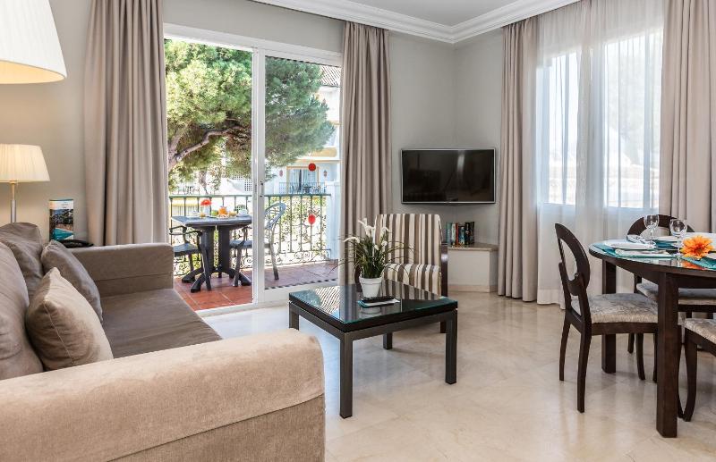 One-Bedroom Apartment (2 Adults + 2 Children) image 3