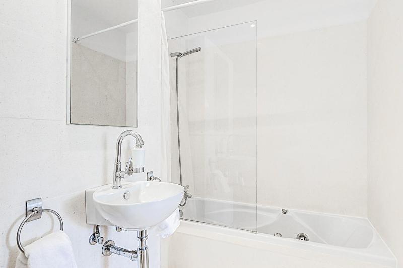 Three-Bedroom Villa image 2