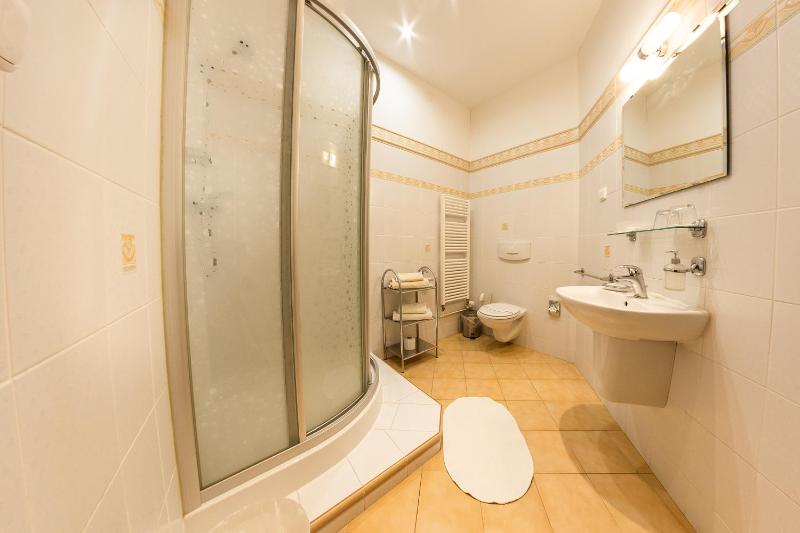 Standard Double Room with Shower image 3