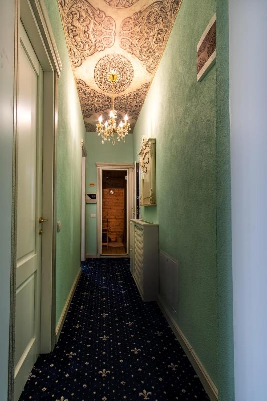 JMR Royal -Luxury Rooms & Private Sauna - image 9