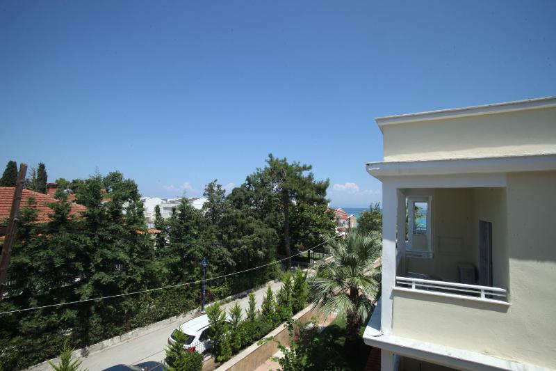 One-Bedroom Apartment with Partial Sea View image 2