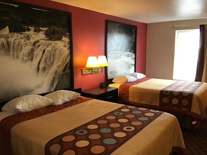Queen Room with Two Queen Beds - Non-Smoking image 1