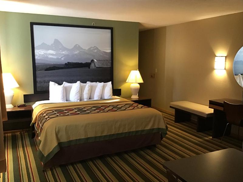 King Room - Non-Smoking image 2