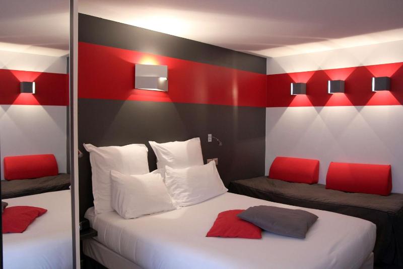 Premium Double Room with sofa bed image 1