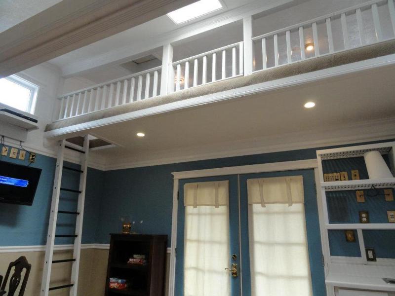 King Room image 4