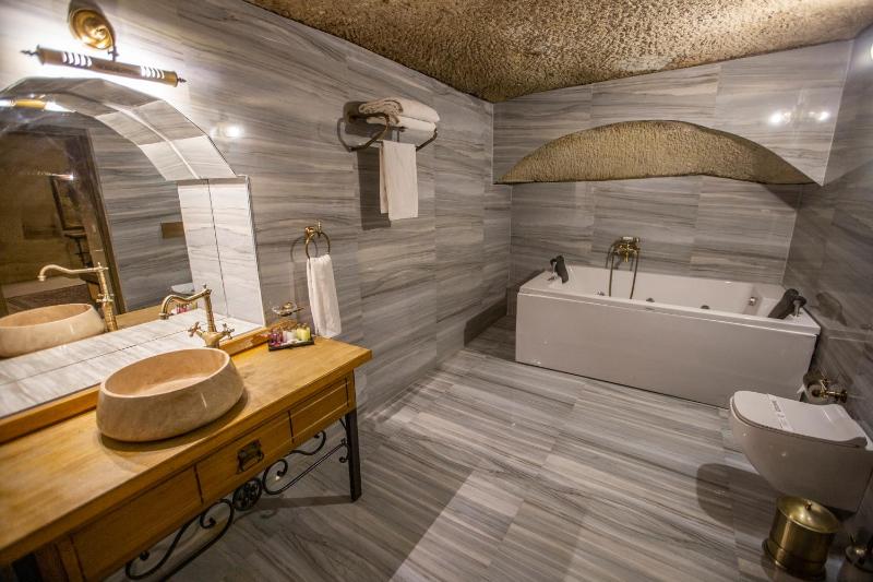 King Suite image 2