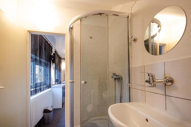 Double Room with Private Bathroom image 3