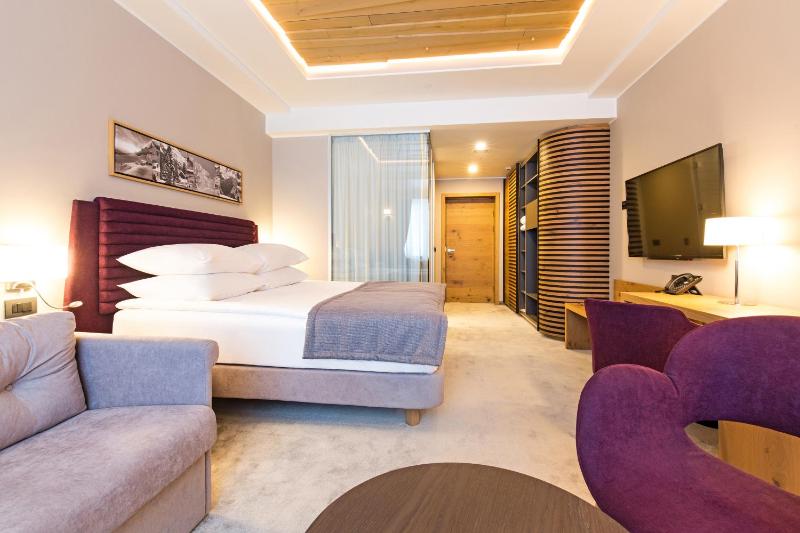Deluxe King Room image 4