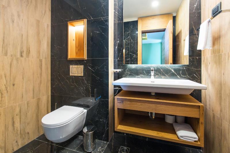 Double Room image 3