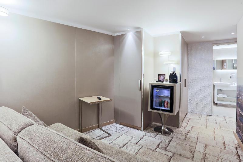 King Suite with Sofa Bed image 2