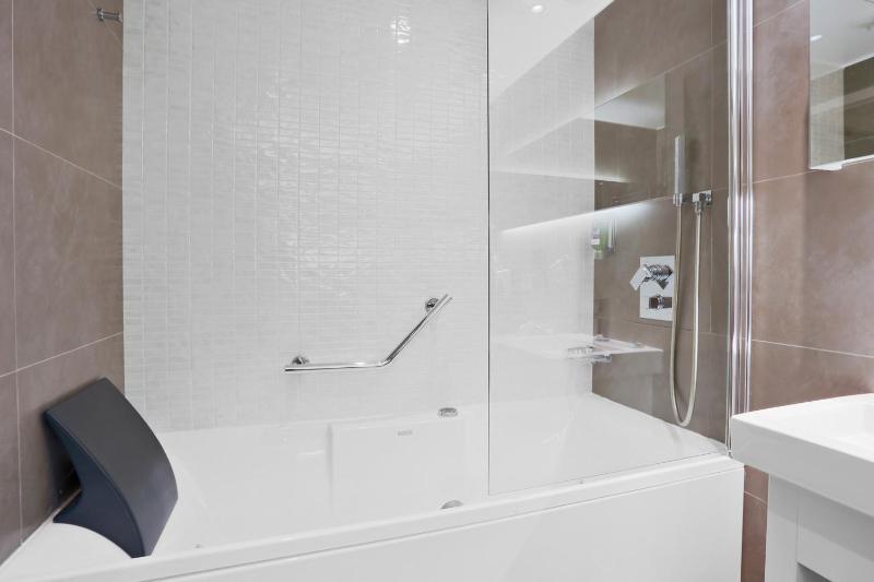 King Suite with Sofa Bed image 4