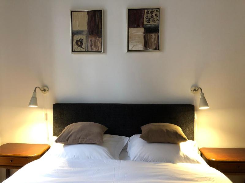 Double Room with Shared Bathroom image 3