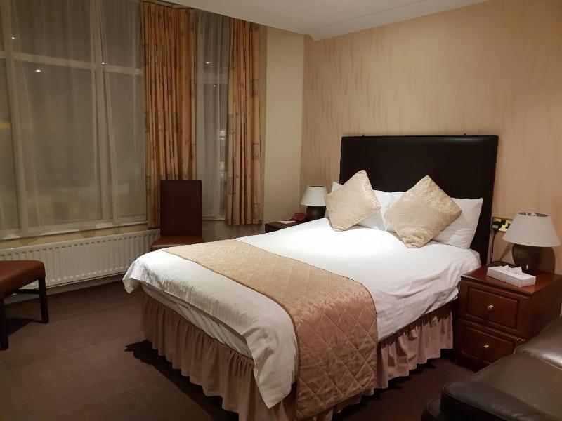 Standard Single Room image 3