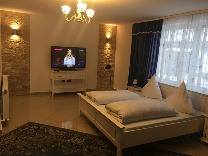 Double Room image 3