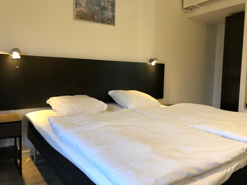 Deluxe Double or Twin Room with Balcony image 1