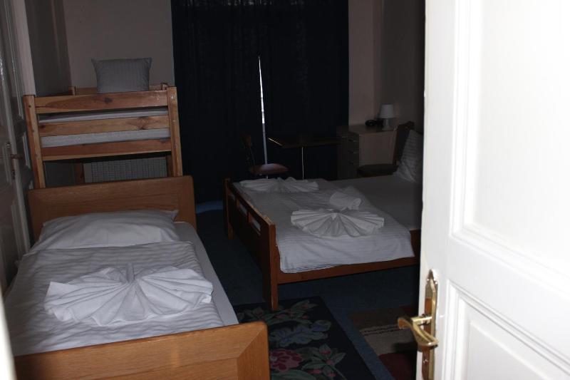Hotel Praha Club bed & breakfast - image 4