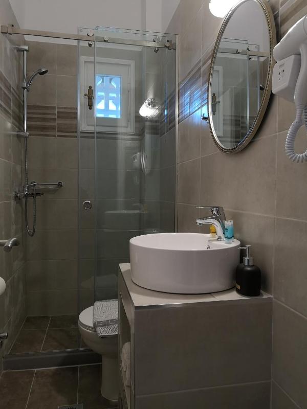 Twin Room image 1