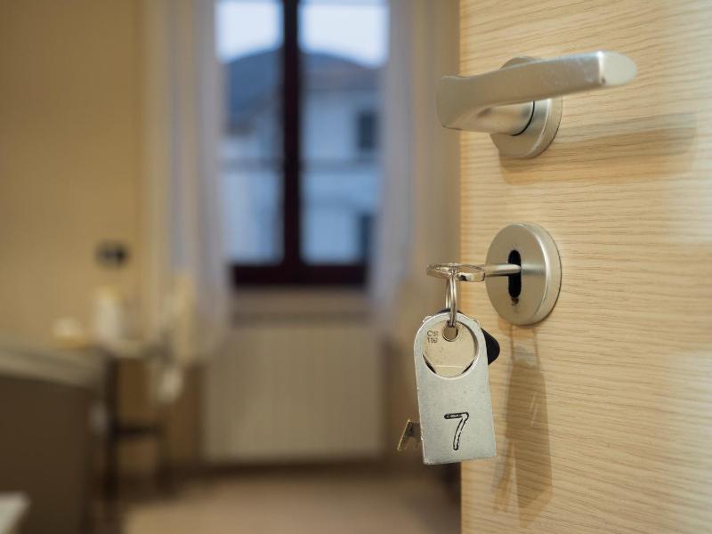 Room with Balcony, Private Bathroom and City View image 4