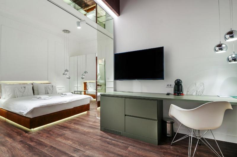 Executive Suite image 3