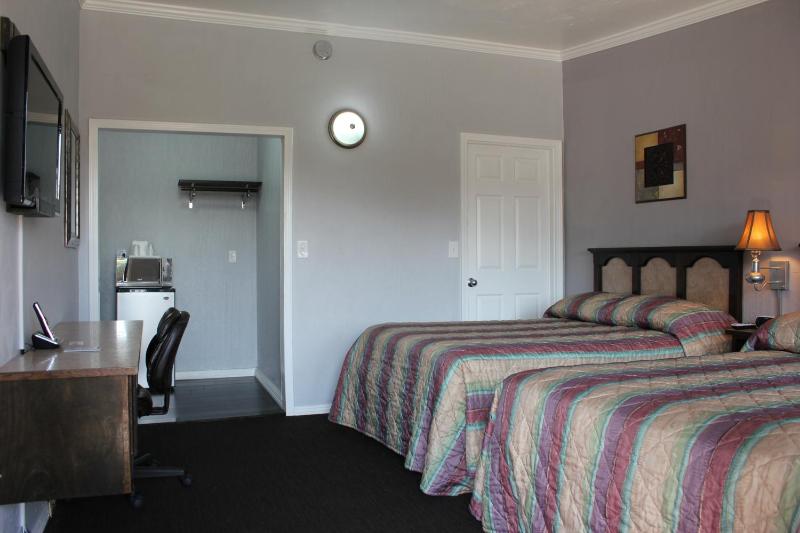 Double Room with 2 Double Beds image 2
