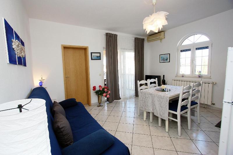 Apartments Mara - image 10