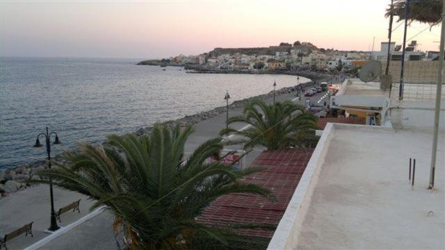 Standard Twin Room with Sea View image 3