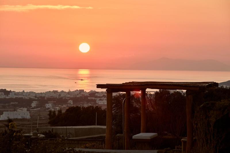 Two-Bedroom Villa with Sea View (4 Adults, 100m2) image 2
