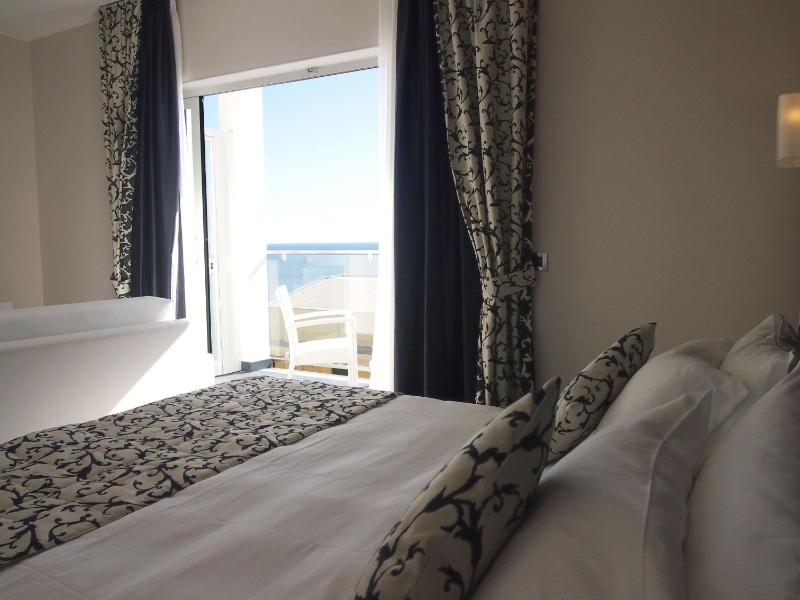 Superior Triple Room with Partial Sea View and Terrace image 2