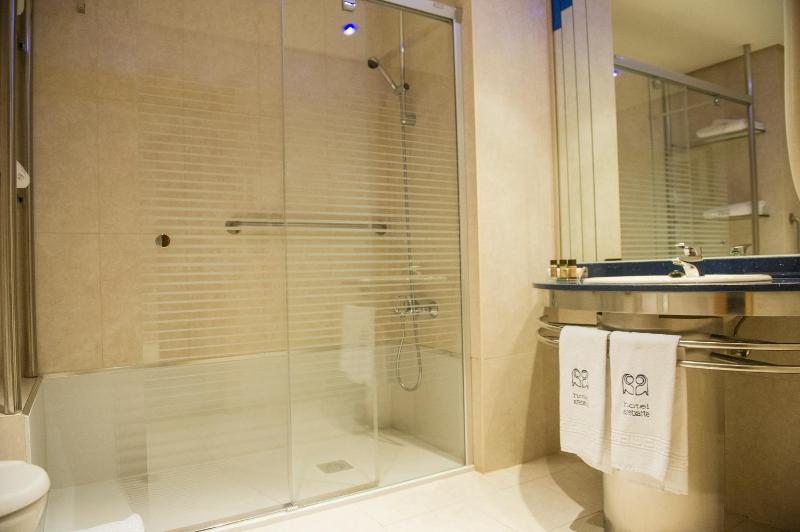 Double or Twin Room image 4